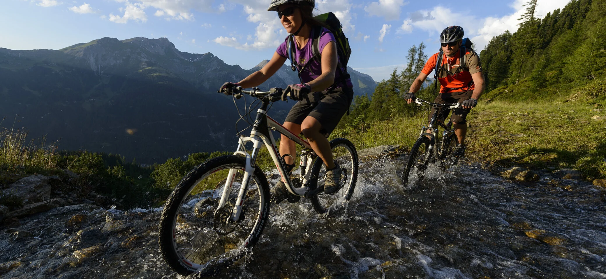 Zwei Mountainbiker in den Bergen | © DAV/Wolfgang Ehn
