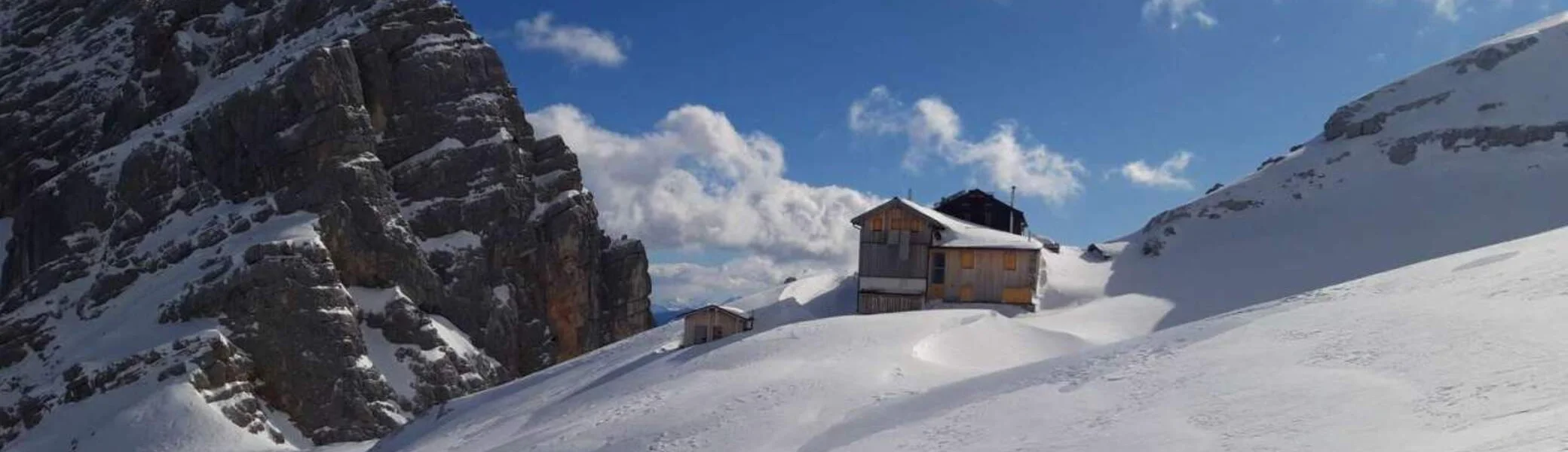 In der kalten Jahreszeit steht neben der Passauer Hütte ein kleiner Winterraum zur Verfügung.  | © Michael Faber